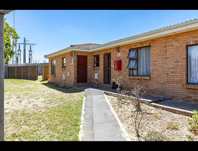 2 BEDROOM TOWNHOUSE FOR SALE IN SONSTRAAL HEIGHTS